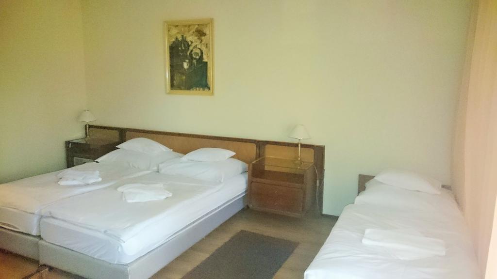 Hotel Konferencia Gyor Luaran gambar