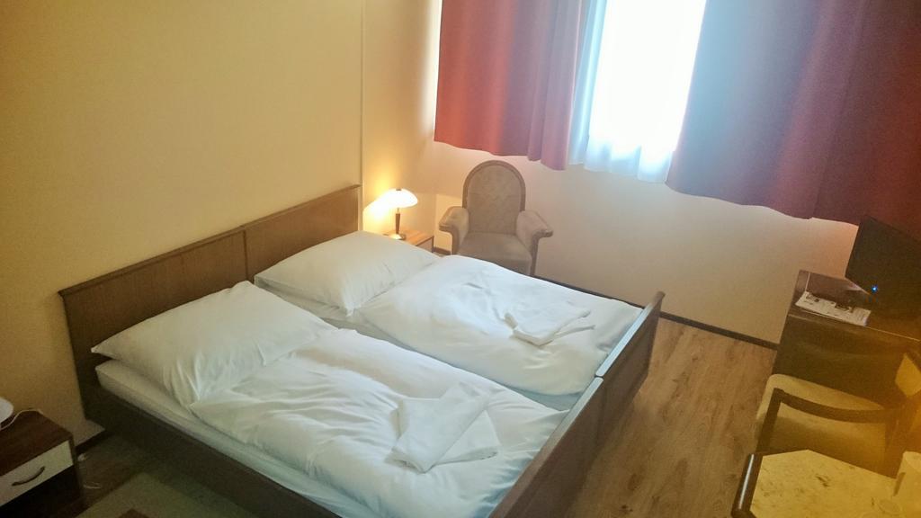 Hotel Konferencia Gyor Luaran gambar