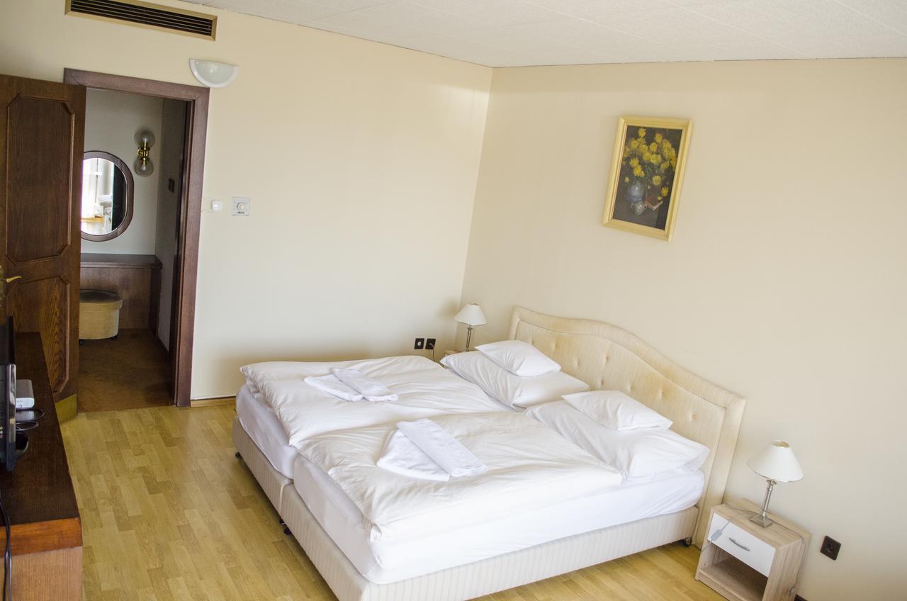 Hotel Konferencia Gyor Luaran gambar