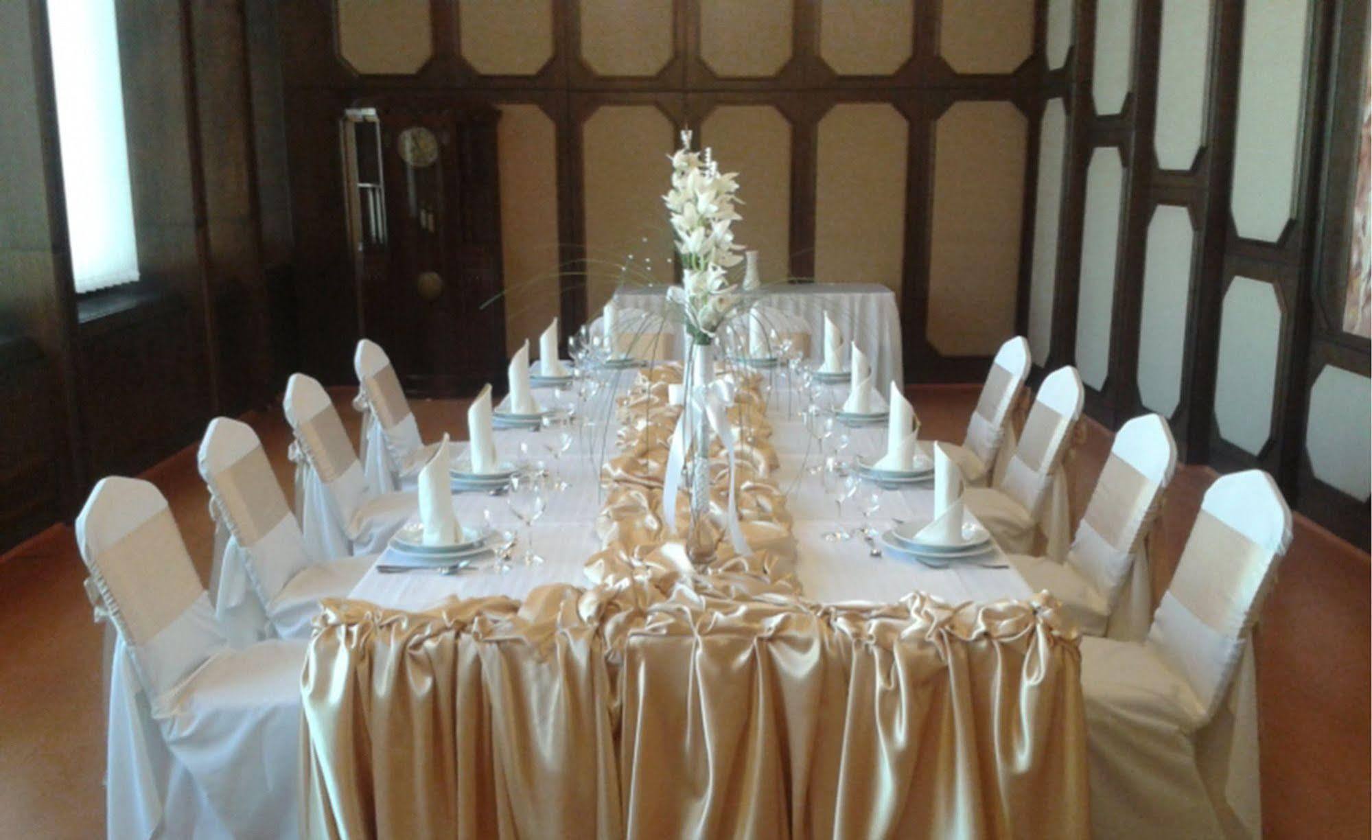 Hotel Konferencia Gyor Luaran gambar