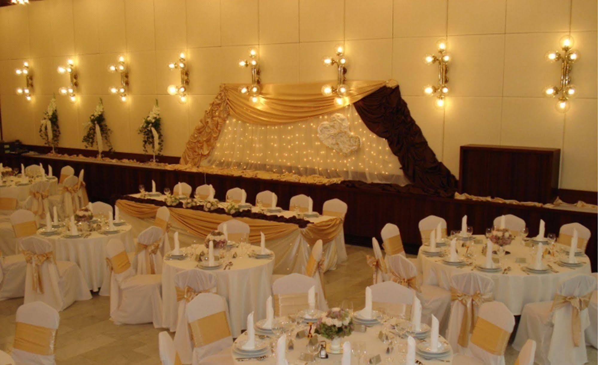 Hotel Konferencia Gyor Luaran gambar