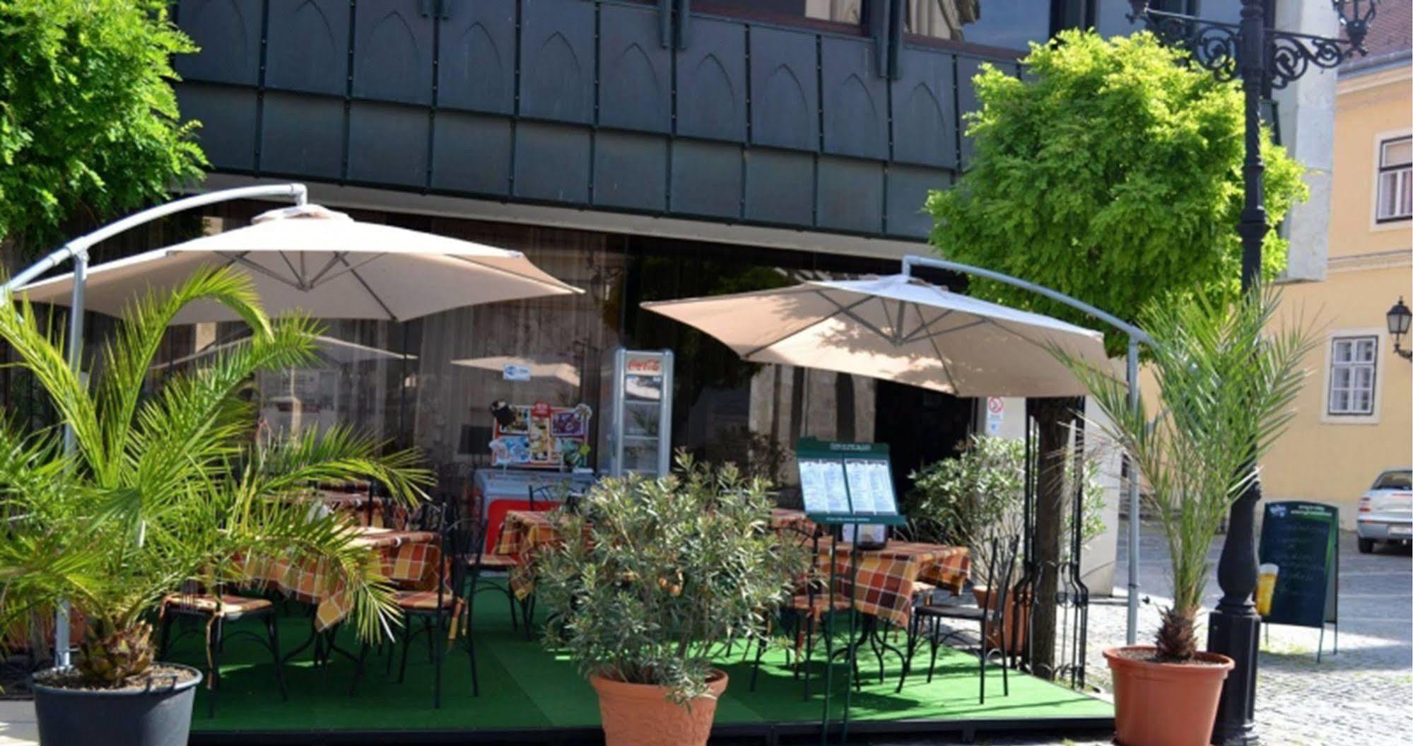 Hotel Konferencia Gyor Luaran gambar